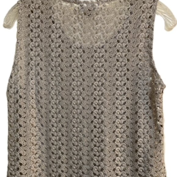 JM Collection Size Small Shell Lace Cutout - Picture 4 of 4